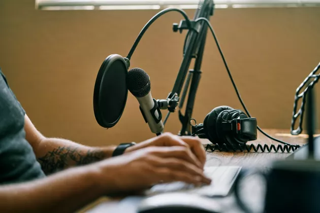 potcast set up. Photo by ConvertKit on Unsplash.com